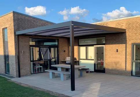 Pulverlakeret UNA Terrasseoverdaekning