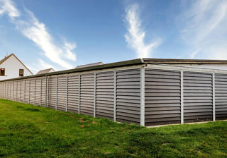 PLAN Carport Og Garageanlaeg Med Beklaedning I Malet Staalklink