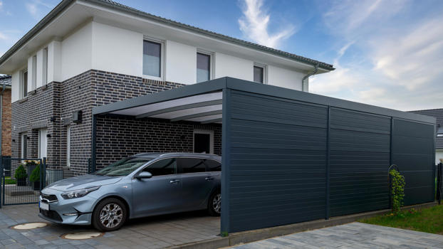 UNA carport til 2 biler pulverlakeret i antrasitgrå med Isopanelbeklædning