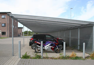 PLAN Carportanlaeg Med Hulpladebeklaedning Og Ladestander Til Boligforening