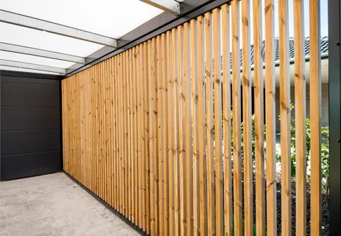 Lodret Lamelbeklaedning