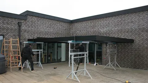 Montage af terrasseoverdækning