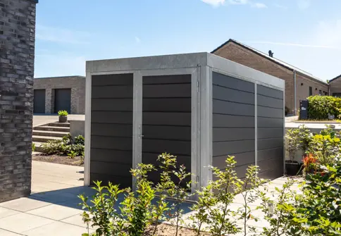 Kompositbeklaedning Paa UNA Redskabsskur