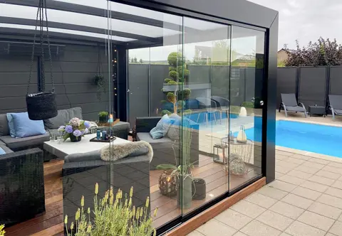 Udestue model KUBIC med 2 glasskydedøre