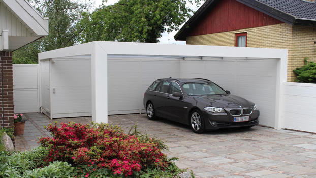 Helt hvidlakeret KUBIC moderne carport til 2 biler og redskabsrum