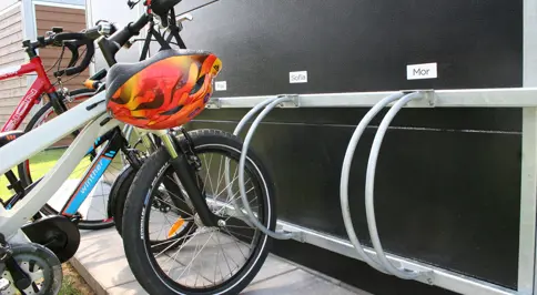 Cykelholdere Med Familiens Navne