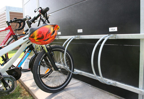 Cykelholdere med familiens navne