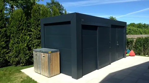 KUBIC cykelskur med skydedør og almindelig dør