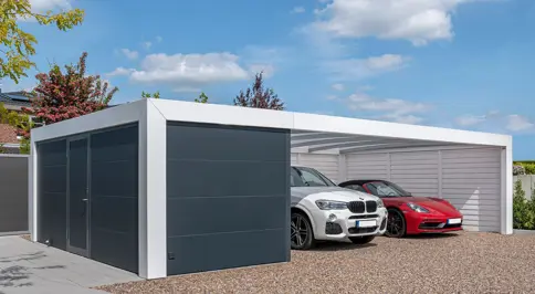 Hvidlakeret KUBIC Carport 2 Biler Og Stort Redskabsrum