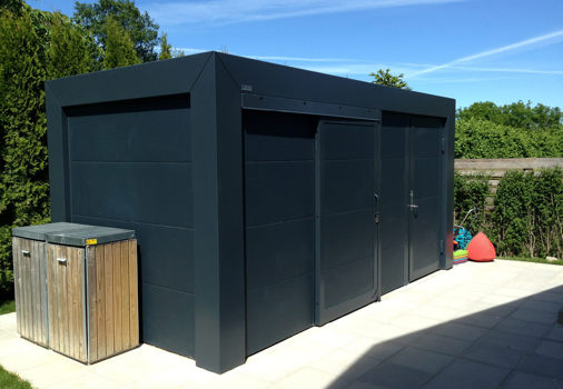 Cykelskur i model KUBIC. Sikrer cyklerne mod tyveri