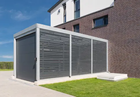 Garage Med Beklaedning Af Kompositlameller