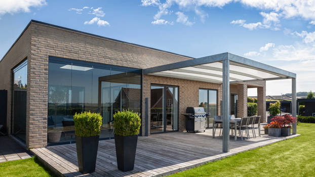 UNA væghængt overdækket terrasse i varmgalvaniseret stål