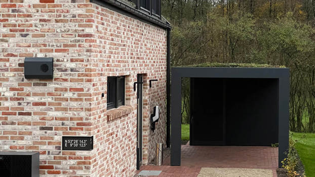 Carport model KUBIC med sedumtag