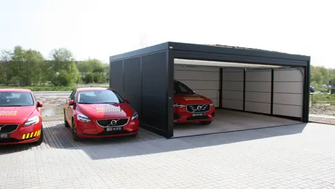 UNA Garage Med Sedumtag Til Udrykningskoeretoejer