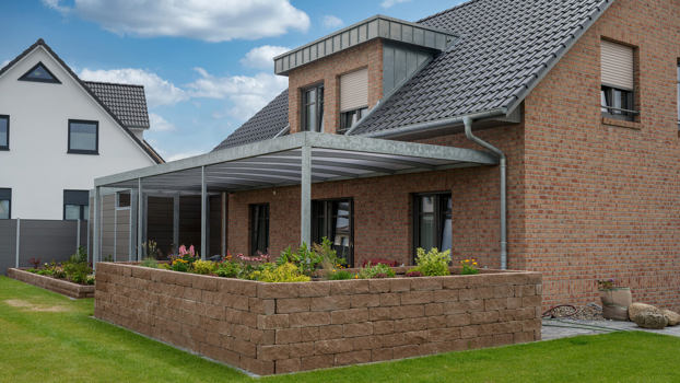 Stor UNA terrasseoverdækning i galvaniseret stål