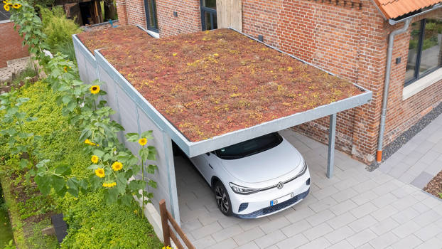 Sedum på toppen af UNA carporten
