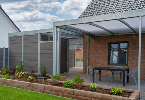 Terrasseoverdækning i model UNA med carport og skur