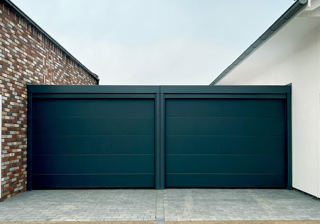 UNA Garager Til En Bil Mellem To Huse Smart City