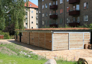 Stor Overdaekning Model PLAN Med Sedumtag Og Lamelbeklaedning