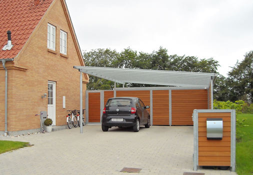 PLAN carport med skråt tag og matchende skraldeskjuler