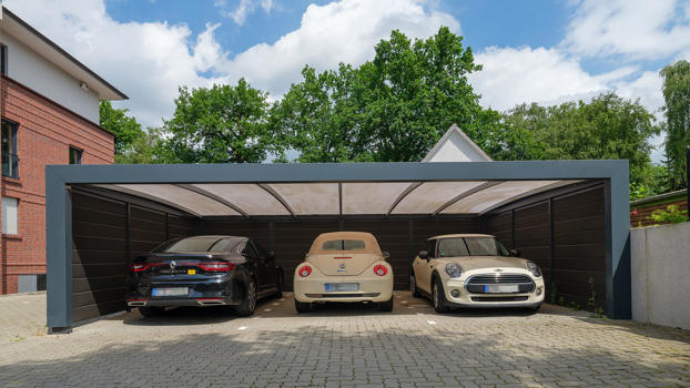 KUBIC carporte til 3 biler. Beklædning i komposit