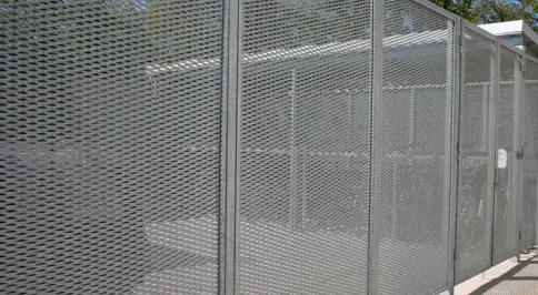 Straekmetal Beklaedning Taet Paa