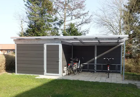 Cykeloverdaekning Og Redskabsskur Under Et Tag