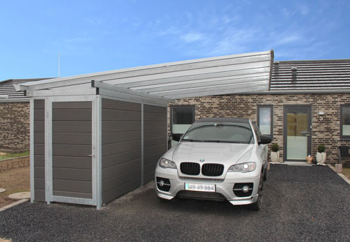 PLAN air til 1 bil uden søjler. Taget hviler på redskabsrummet