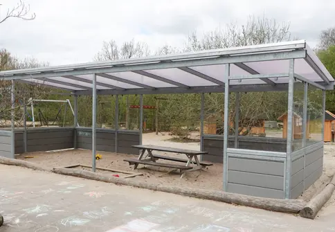 PLAN Aktivitetsrum Med Komposit Og Glas Beklaedning (2)