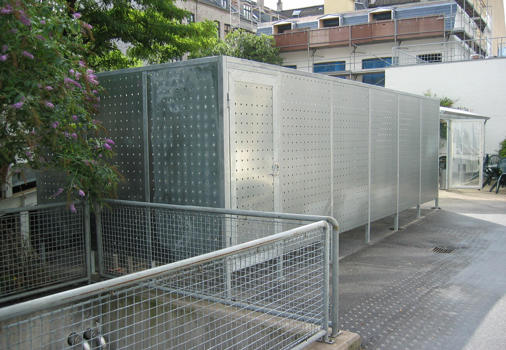 Depotrum med hulplade og dør