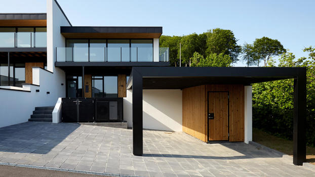 KUBIC funkis carport til 1 bil specialproduceret hvor carporten hviler på mur