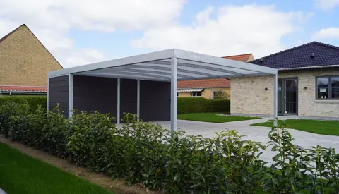 UNA carport med redskabsrum