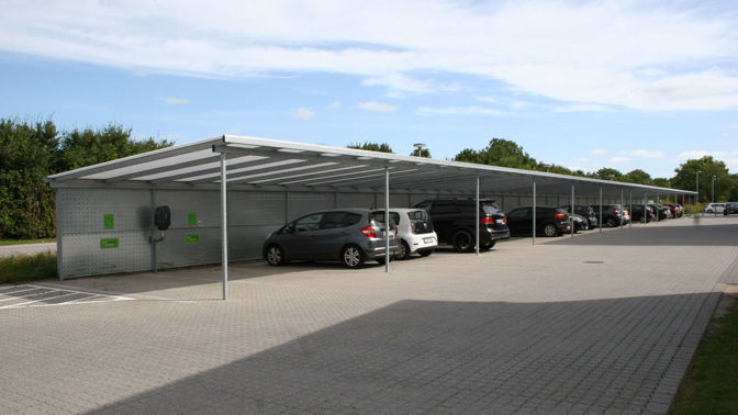 PLAN Carportanlaeg Med Hulpladebeklaedning Og Ladestander