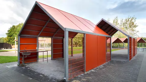 Overdaekning Udekoekken Til Udeundervisning Model PEAK Tag Og Beklaedning Er Pulverlakeret