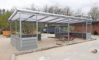 Overdaekket Sandkasse Model PLAN Beklaedning I Komposit Og Haerdet Glas