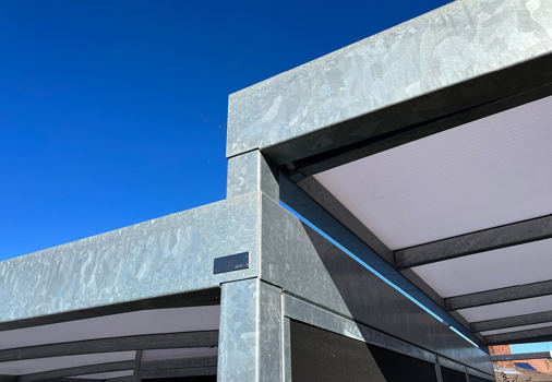 UNA carporte i meget kuperet terræn