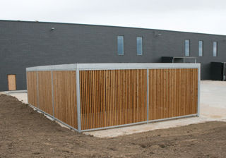 UNA Multifunktionel Overdaekning Med Traelameller Affaldshaantering Og Kemirum