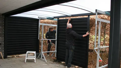 Montage Af Cykeloverdaekning Lyngsoe Montoerer 4